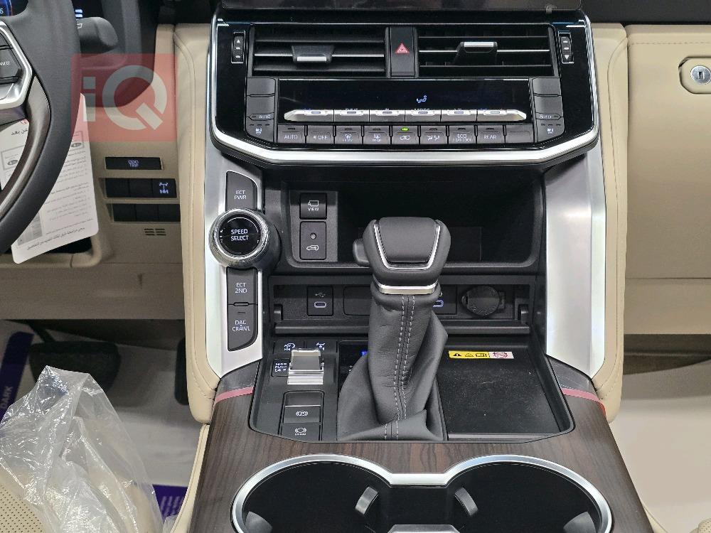 تۆیۆتا لاند کروزەر